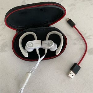 Powerbeats 2 Wireless Earphones